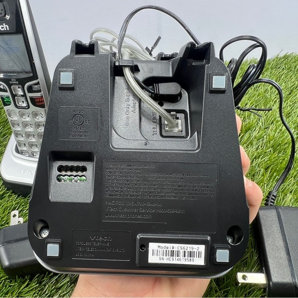 VTech Dect 6.0  CS6319-2 Single Line Cordless Phone 2 Handsets with Power Cords - Picture 4 of 8